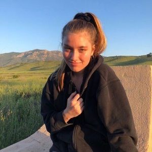 Meet your Posher, Chloe